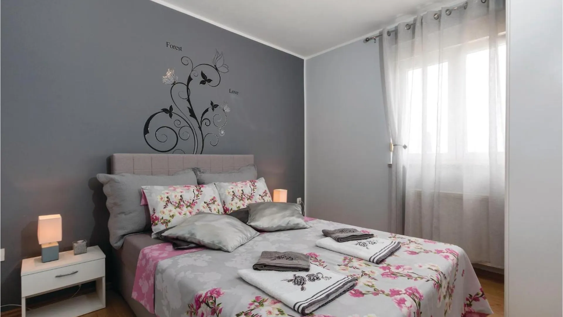 Cozy Home In Pula With Kitchen Ferienhaus